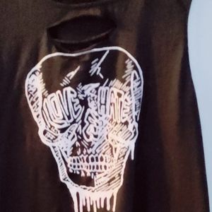 Black sleeveless skull shirt